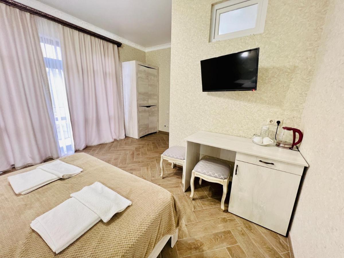 Hotel Black Sea Sukhumi Exterior foto